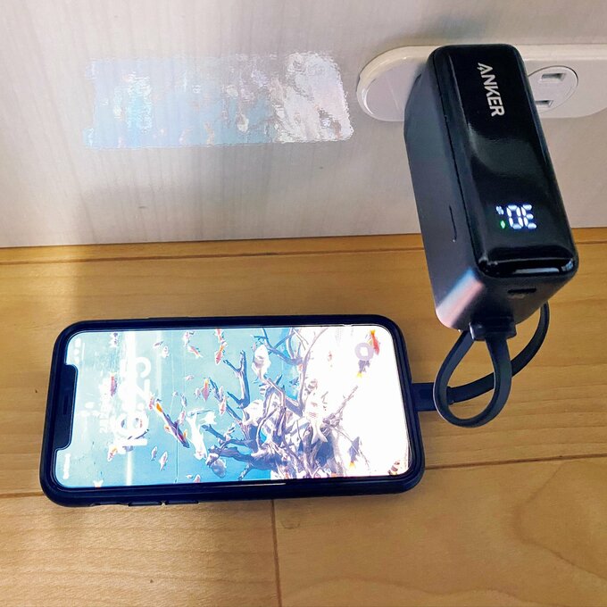 ケーブルいらずのモバイルバッテリー1