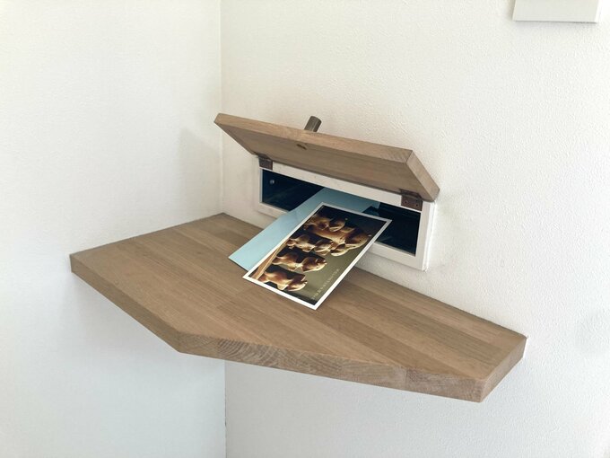 棚受けと郵便物