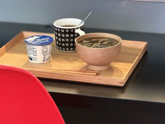 朝食 味噌汁 ヨーグルト