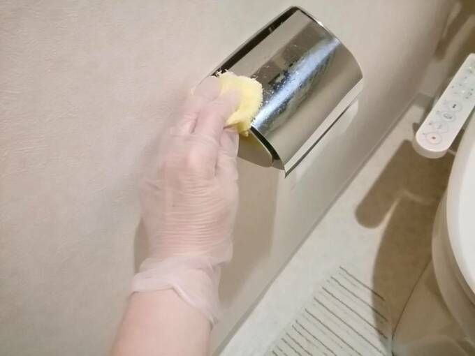 トイレットペーパーホルダーを消毒