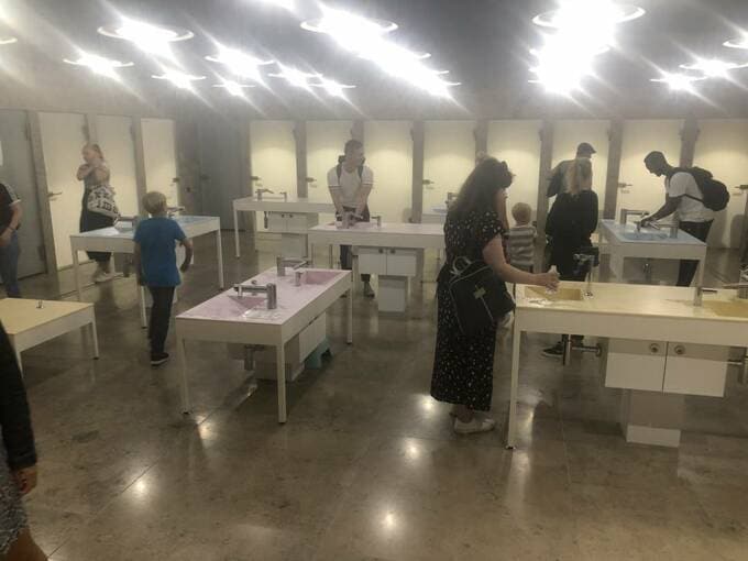 ジェンダーフリーな公共の手洗い場