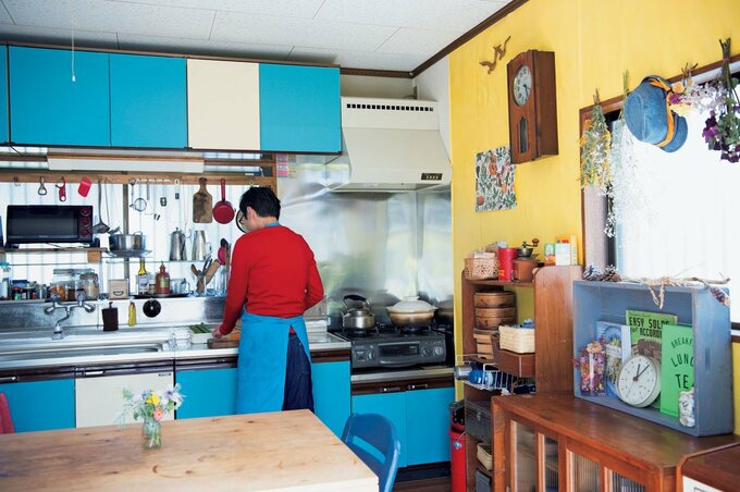 キッチンに女性