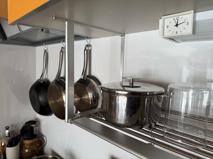 キッチンにミニ時計を置く