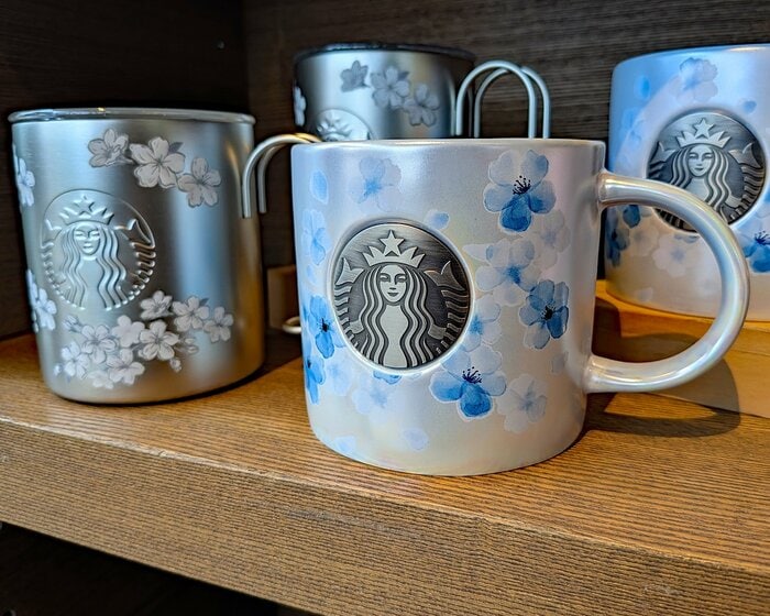 2026年スタバの桜シリーズ第2弾は、まさかの「ブルー」！大人世代も