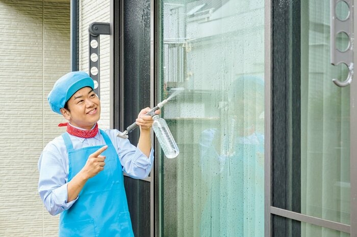 身近なアイテムが大活躍！裏ワザを使えば「窓掃除」も15分でピカピカ