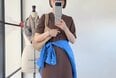 「年間30着の服で過ごす」40代。ワイドボトムス、シンプルワンピ…ジメジメの季節も快適「一週間コーデ」