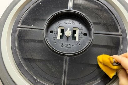 ボロボロの「シーツと毛布」は捨てないで！フリースはホコリ取りに最適、古布で家じゅう掃除術