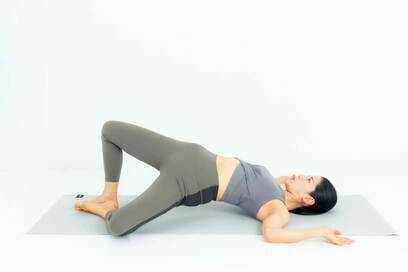 「骨盤ほぐし」でお腹すっきり。寝たままでメリハリボディがかなう