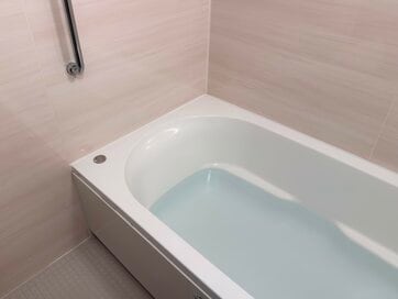 お風呂のフタ、玄関マット…家がきれいな人が「手放してラクになれたもの」。便利なはずが家事ストレスの原因に