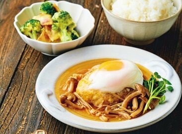 電子レンジで簡単・温玉のっけハンバーグ献立。手間を省いて満足レシピ