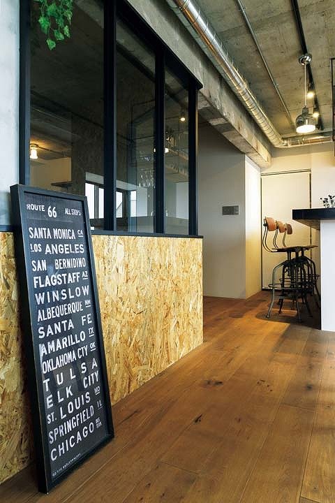 OSB材の独特の質感が空間のアクセントに