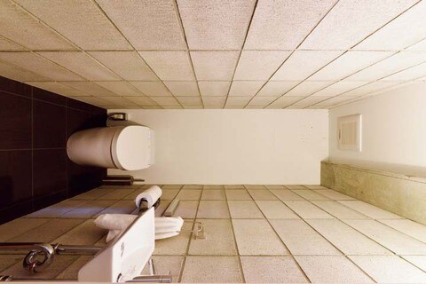 余分なものをそぎ落としたトイレ