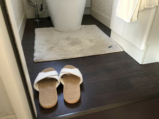トイレは厚さ2.3㎜のクッションフロアに