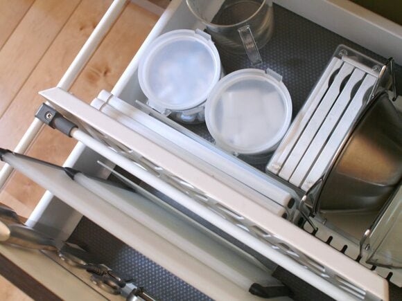 シンク下の引き出しに収納