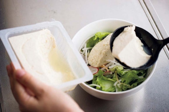 豆腐は切らずにすくうだけ