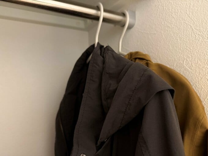 薄手のシャツからパーカーまで万能に使えます