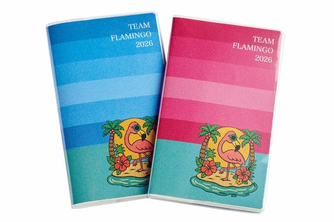 フラミンゴのイラストが表紙に描かれた2冊の手帳