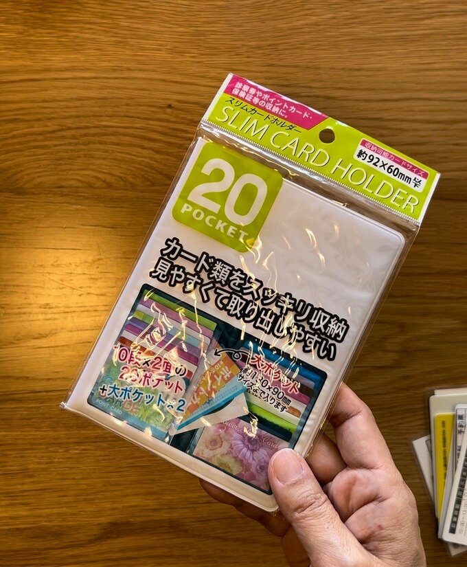 セリア「スリムカードホルダー」