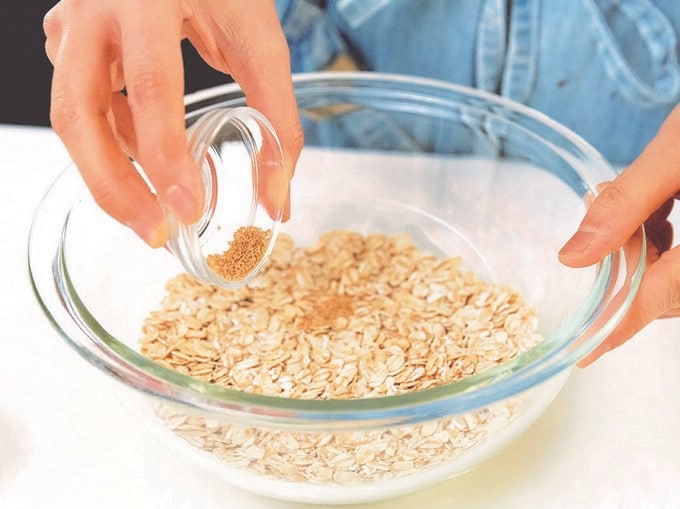 ボウルに材料を入れる