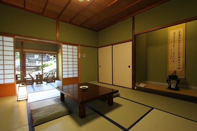 トイレ付のお部屋。窓からの眺めも素敵。