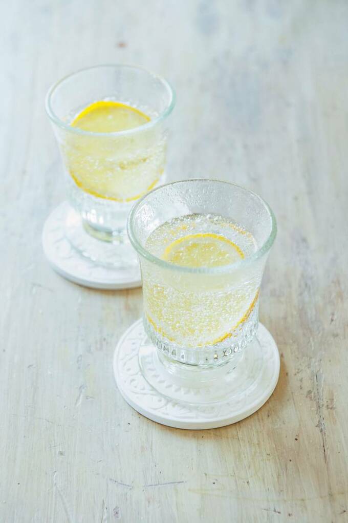 調湿効果に優れた珪藻土のコースター