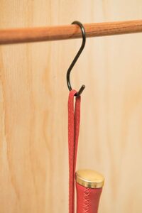 つっぱり棒S字フック赤い傘