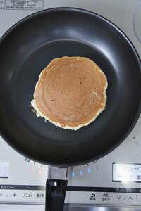 「ざっくり混ぜる」と厚く焼け、ふんわりした食感に