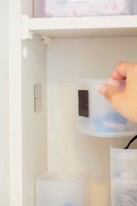 マグネットで容器貼り付け