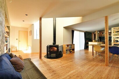 庭に向かって開かれた住まいで、自然を慈しむ暮らしを満喫