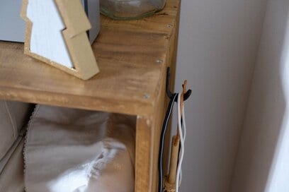 セリアのシンプルなフックが多機能！コードかけや、室内干しにも　