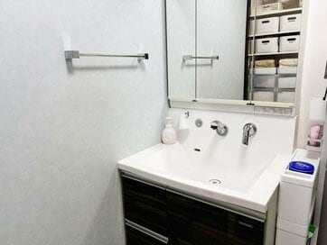 片付けられない家族との闘いの記録。「洗面台の出しっぱなし問題」は10cmの移動で変わる