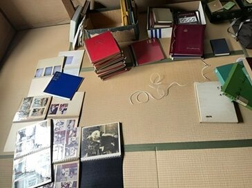 50代、義実家の片付けで「大量の写真・アルバム」を処分中。収納方法を見直し、捨て活がスムーズに