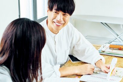 料理家・コウケンテツさん夫婦の自分時間に密着。「2人で韓国語を勉強しています」