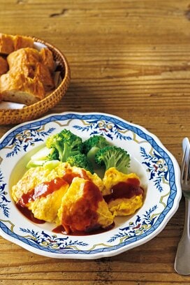 鶏胸肉でつくる「チキンピカタ」。卵をまとったジューシーなごちそう