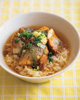 みそとショウガの風味に癒されるサバ雑炊。お疲れ気味な日にもおすすめ