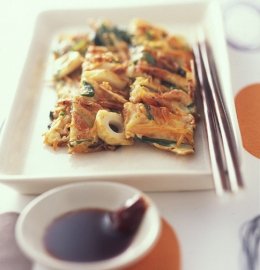 ＜豆乳チヂミ＞しっとりとした生地が味わい深い！