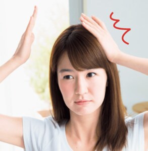 髪の表面を 手のひらでたたく