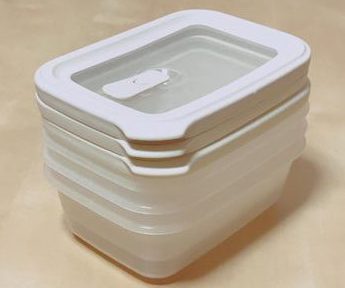 重ねられるコンテナ