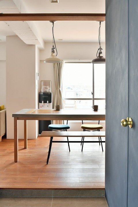 ルーフバルコニーから光が入るダイニング