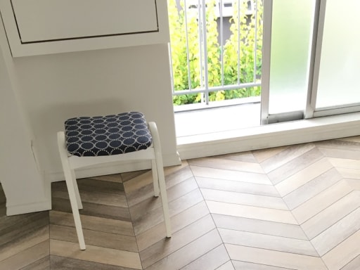 「ミナペルホネン」の生地を張ったスツール