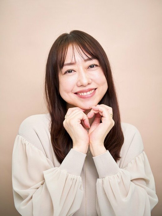 笑顔を見せる動画クリエイターのあいりさん