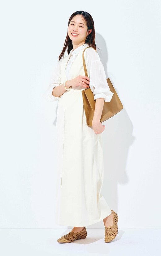 ジレワンピ×キャメルバッグ&シューズで清潔感アップ
