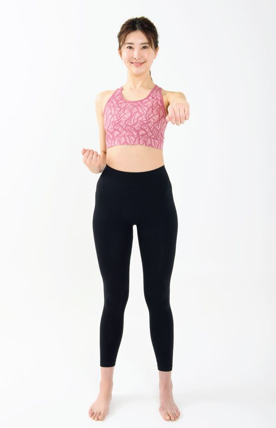 正面女性片腕前片腕引く