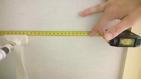 あらかじめクローゼットの奥行きを測っておくと、設置する際に迷いません