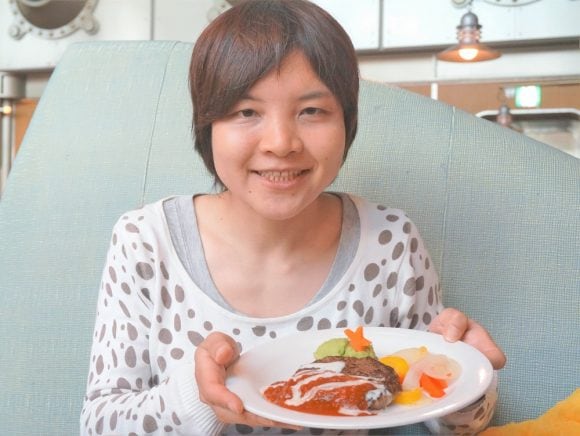 トマトバーベキューソースがかかっているハンバーグ