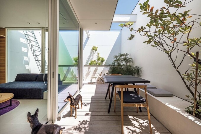 カーテンなしで暮らせる