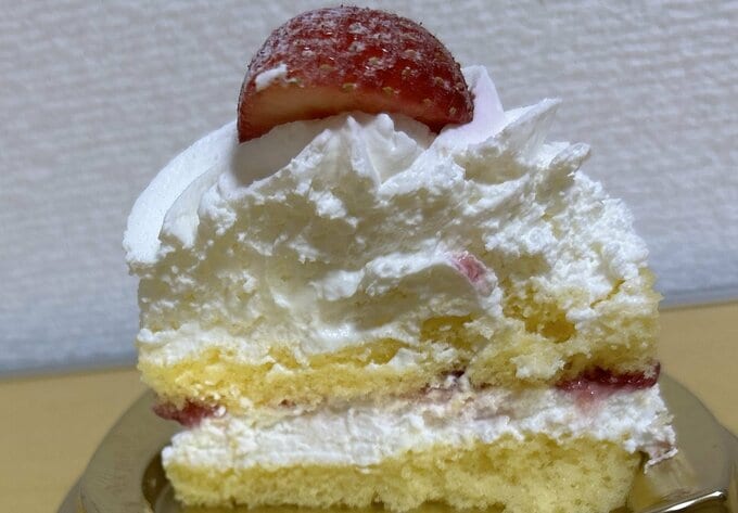 いちごのショートケーキ（断面図）