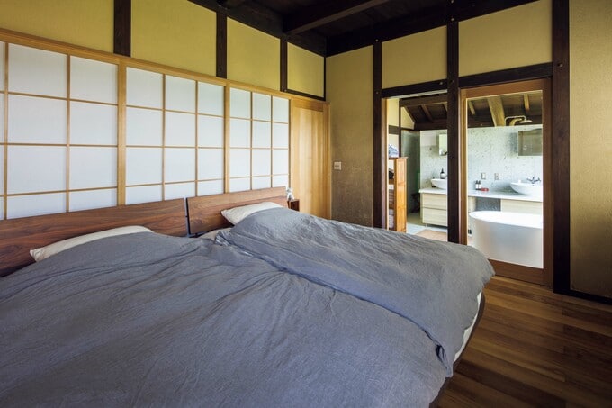 寝室とは隣り合わせのバスルーム