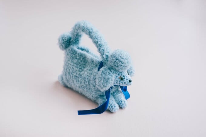 犬モチーフのバッグ（※『Ame’s Crochet Animals ―かぎ針編みのどうぶつたち―（扶桑社刊）』より）