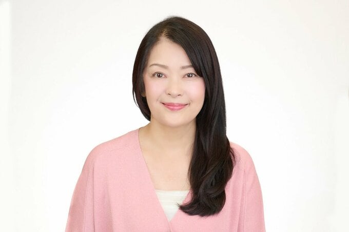 後ろの髪を全部片方に寄せたスタイル